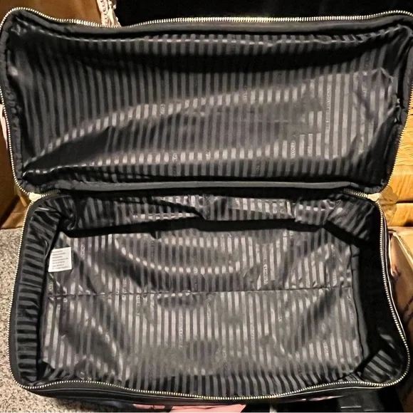 Victoria’s Secret The Getaway Weekender Overnight LIMITED EDITION Travel Bag Set - Picture 12 of 14